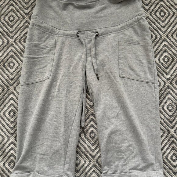 Lot of maternity clothes - Picture 3 of 7